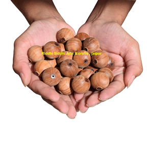 Vente en gros de perles en vrac de bois de santal non poli cadeaux fantaisie semi-finis pour expressions créatives perles en vrac bijoux de mode - Product Image 1