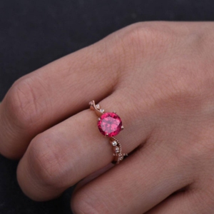 แหวนเพชรเม็ดกลมสีโรสโกลด์ขนาด14K ทำด้วยมือทำจากทับทิมและเพชรโมอิสซาไนต์ขนาด7มม. ไม่เหมือนใคร - Product Image 5