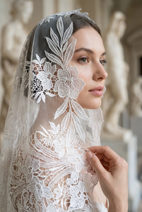 Tissu en dentelle guipure blanche à motif floral et feuilles, bord festonné, dentelle de Venise tricotée pour vêtements de mariée pour filles - Articles en stock - Product Image 5