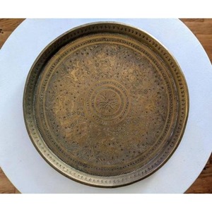 Bandeja de Servicio de Latón Adecuada para Celebraciones Tradicionales y Entretenimiento en el Hogar con Elementos Decorativos Culturales - Product Image 3