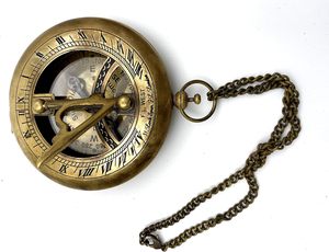 Boussole de cadran solaire en laiton fait à la main avec chaîne et étui en cuir Vintage Steampunk nautique Maritime pousser boussole ouverte cadeau extérieur - Product Image 5