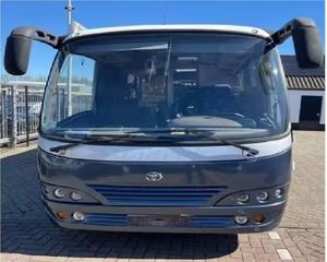 Minibús Toyota Coaster Híbrido Usado de Alta Calidad, Año 2008, con Asientos de Cuero - Product Image 1