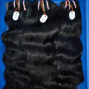 100% cheveux ondulés naturels en gros non transformés naturels bruts Remy cuticule alignée trame de cheveux humains indiens vague profonde vague lâche - Product Image 1