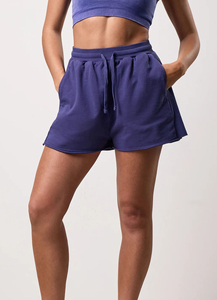Shorts de survêtement pour femmes en molleton personnalisés, taille plus, avec poches, nouveau design, taille haute, doux et respirant, shorts de course et de gym pour femmes - Product Image 3