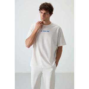 T-shirt en coton crème pour homme Air Jones, coupe ample, surface texturée épaisse et imprimé graphique - Modèle 88364 - Product Image 4