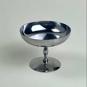 Bol à chocolat en métal esthétique ajoutant de l'attrait visuel aux barres de chocolat fondue et aux tables de desserts artisanaux - Product Image 1