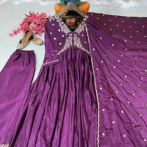 Presentando la colección de diseñadores Chinon Seda Secuencia Bordado Top & Palazzo con Secuencia Bordado Borde Trabajo Dupatta - Product Image 1