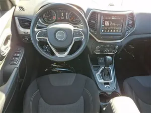 รถจี๊ปเชอโรกี แลติจูด ปี 2015 สภาพดีเยี่ยม ใช้งานน้อย - Product Image 2