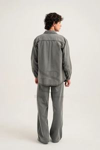 Prendas de abrigo informales OEM para hombre, abrigo de mezclilla de gran tamaño abotonado con relleno de algodón y característica impermeable para el invierno, tarifa al por mayor - Product Image 2