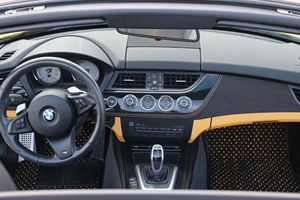 USED LHD/RHD 2011 B M W Z4 SDRIVE35IS - Product Image 2