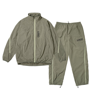 Conjunto Deportivo para Hombre, Negro, Resistente al Viento, Impermeable, de Secado Rápido, Ecológico, con Chaqueta con Cremallera y Logotipo Estampado en la Parte Delantera y Pantalones, para Invierno - Product Image 2