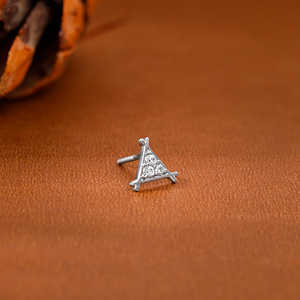 ต่างหูทรงสามเหลี่ยมสแตนเลสสตีลประดับเพชรซิร์คอนชุบทองและโรเดียมสำหรับผู้ชาย เหมาะสำหรับงานปาร์ตี้และเป็นของขวัญ - Product Image 6