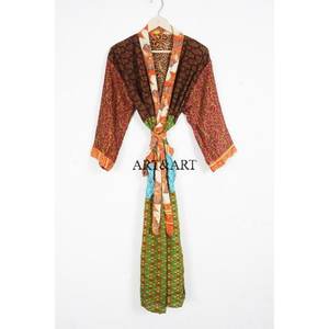 Kimono en soie de sari indien vintage, élégant et luxueux, robe en soie douce, patchwork, taille unique, multicolores, vêtements de nuit confortables - Product Image 6