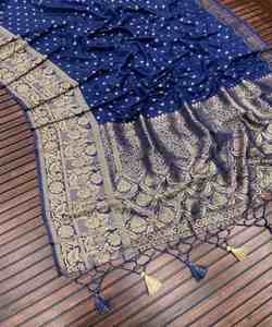 Faites une déclaration avec un sari indien traditionnel en soie non cousu, personnalisable pour les tenues de soirée, style ethnique indien et pakistanais - Product Image 3