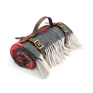 Manta a rayas de espiga de calidad superior en rojo y azul perfecta para la decoración del hogar - Product Image 5