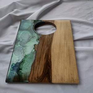 Planche à découper en résine conçue avec du tourbillon en marbre bleu fabriqué à la main à partir de bois durable excellent pour le service de nourriture créatif - Product Image 5