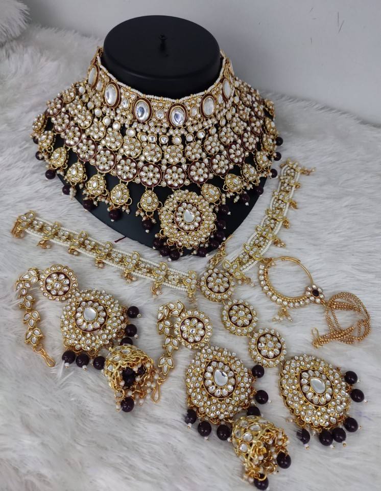 สีน้ำตาล