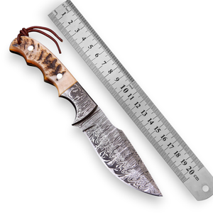 Couteau utilitaire à lame fixe en acier Damas forgé avec étui de transport vertical, lame pleine, pointe en clip, chasse, camping, manche en corne de biche - Product Image 1