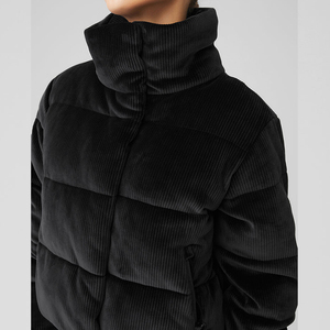 Chaqueta acolchada corta de gran tamaño con logotipo personalizado OEM para mujer, Abrigo acolchado de PANA con cuello alto y cremallera oculta personalizado para mujer - Product Image 3