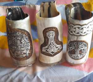 Tazas de cuerno para beber grabadas hechas a medida con grabado de tema vikingo ideal para reventa por tiendas de suministros de artesanía vikinga - Product Image 3