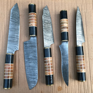 Ensemble couteau de cuisine et chef en acier Damas usage professionnel qualité garantie avec sac en cuir ensemble de couverts - Product Image 1