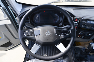 Camion utilitaire tout-terrain léger/moyen 160 CV 4x4, longueur de chargement 3,85 m, transmission automatique - Product Image 2