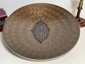 Assiette de présentation élégante en or rose pour décor de table de mariage et repas raffiné, parfaite pour les fêtes, les événements et les occasions festives - Product Image 3