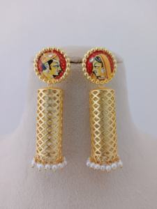 Juego de pendientes de gota Jali de aleación dorada personalizables de Royal Raga, latón pesado con esmalte, perlas de imitación pintadas a mano, producto a granel - Product Image 2