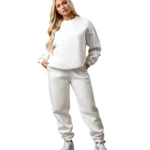 Conjunto Deportivo de Invierno para Mujer con Logotipo Personalizado, Corte Regular, Felpa, Manga Raglán, Cuello Redondo, Puños Elásticos, Pantalones Deportivos con 2 Bolsillos Laterales - Product Image 1