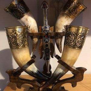 Support de présentation double en corne de buffle, fait main, durable, de qualité supérieure, avec base en bois et bras en fer, imitation antique, finition naturelle, artisanat - Product Image 3