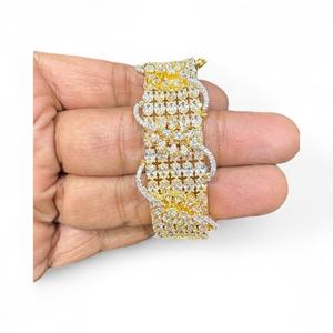 Pulsera exclusiva AD con acabado Dorado de la mejor calidad para uso moderno, colección de funciones, pulsera que se puede abrir para mujeres y niñas - Product Image 1