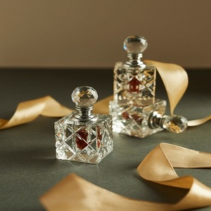 Entrez dans le luxe avec l'huile essentielle de bois de oud de haute qualité en vrac - Product Image 2