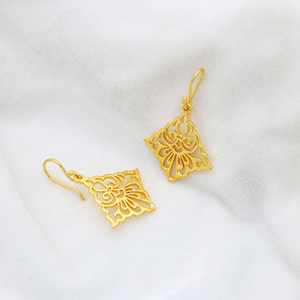 Boucles d'oreilles pendantes en laiton pur losange floral exclusif 18 carats plaqué or bijoux déclaration de mode breloques tendance pour les femmes - Product Image 4