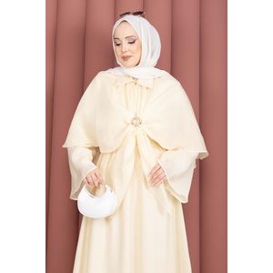 ชุดฮิญาบแบบสามชิ้นผ้าชีฟองสีเหลืองพร้อมดีเทลเข็มกลัดสุดหรู - Product Image 2