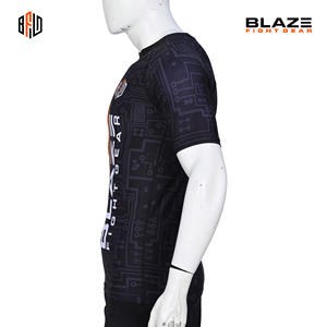 Rash Guard à manches courtes unisexe de haute qualité Design personnalisé Compression Gym Wear avec protection solaire pour adultes - Product Image 2