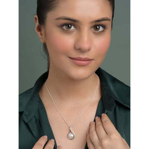 Colgante Religioso de Plata de Ley 92.5 con Perla Auténtica y Cadena, Regalo para Mujeres y Niñas para Fiestas - Product Image 4