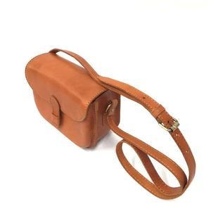 Mini bandolera clásica de cuero para SILLÍN para mujer, bolso de hombro tostado hecho a mano con cierre de solapa y aspecto Vintage de Indonesia - Product Image 5