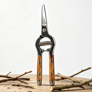 Cisailles de <span class=keywords><strong>jardinage</strong></span> VERTAK 8 pouces de haute qualité pour la taille des fleurs, manche en bois de frêne, acier à haute teneur en carbone et lame polie - Product Image 1