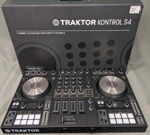 Consola de Audio Original Modern Instruments Traktor Kontrol S4 MK3 Disponible - Product Image 1