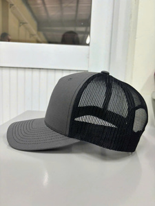 Gorras Trucker de 5 Paneles con Visera Curva de Alta Calidad, Panel Frontal de Malla Negra para Logotipo Personalizado, Gorra de Exterior OEM de Vietnam para Marca - Product Image 2