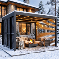 Pergola extérieure en aluminium avec toit à lames orientables LED, volets latéraux d'intimité et écran à lattes en bois pour jardin et cabane d'hiver