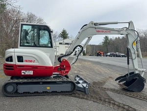 รถขุดขนาดเล็ก Takeuchi TB250-2 แบบตีนตะขาบ ระบบไฮดรอลิก สำหรับงานก่อสร้างและจัดสวน - Product Image 6