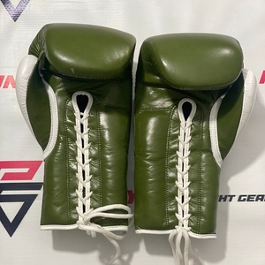 ชุดชกมวยฟลายคุณภาพพรีเมียม หนังแท้ ชุดฝึกซ้อมฟลายแบบเปิดหน้า พร้อมอุปกรณ์ป้องกันศีรษะสีเขียว และชุดป้องกันอวัยวะเพศชาย - Product Image 6