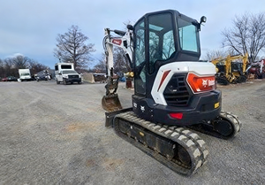 Mini-excavatrice sur chenilles Bobcat E50 d'occasion, prête à être livrée - Product Image 3