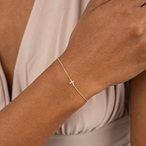 Pulsera Pequeña de Cruz en Plata de Ley 925 Chapada en Oro de 14K, Joyería Cristiana Minimalista y Delicada con Circonita Natural Sólida de María - Product Image 4