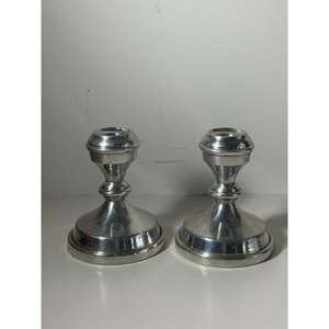 Bougeoir en aluminium magnifiquement conçu avec des matériaux de qualité supérieure et des détails artisanaux pour un attrait luxueux pour la maison - Product Image 4