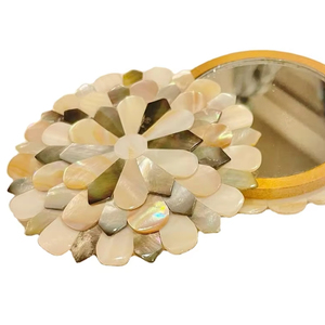 Espejo de bolsillo de madera ecológico personalizado de lujo con incrustaciones de perlas blancas decorativas para uso doméstico de cumpleaños - Product Image 1