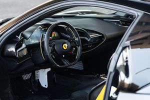 SF90 Stradale 2022, V8 Híbrido Enchufable de 986 hp, Paquete Assetto Fiorano - Product Image 4
