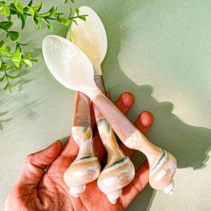 Offrez-vous l'élégance cuillère à perles artisanale richement importante sur le plan historique - Product Image 2