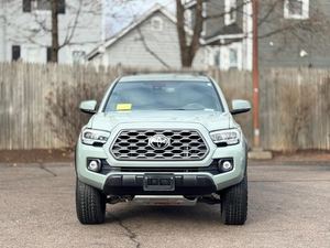 Toyota Tacoma TRD Off Road 2023 Usada Especial, Doble Cabina LB 4WD, Volante a la Izquierda, Sistema de Navegación, Paquete Todoterreno, Paquete Deportivo - Product Image 4